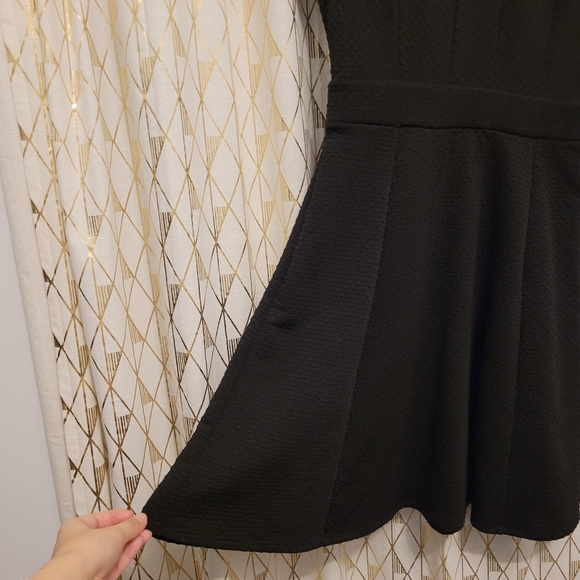 SOLD! Elle swiss dot skater dress, size XS - Picture 4 of 7